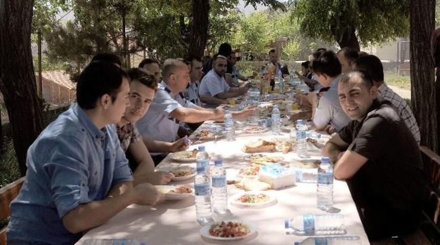 &Ccedil;elikhan Emniyet Amirliği&rsquo;nden Veda Yemeği