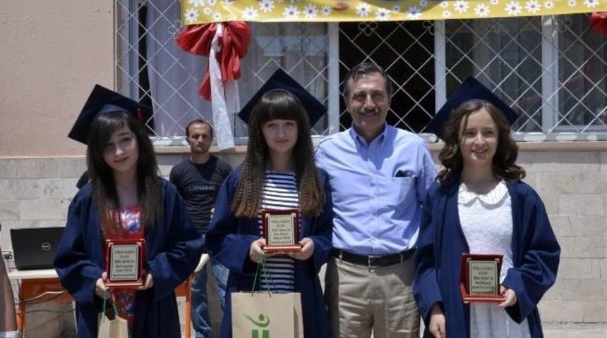 Başkan Ata&ccedil; &Ouml;ğrencileri Mezuniyette Yalnız Bırakmadı