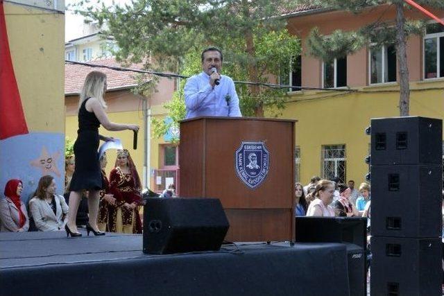 Başkan Ata&ccedil; &Ouml;ğrencileri Mezuniyette Yalnız Bırakmadı 1