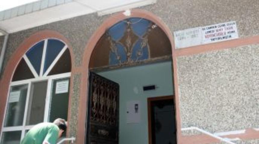 Yıldırım D&uuml;şen Caminin Elektrik Sistemi Zarar G&ouml;rd&uuml;