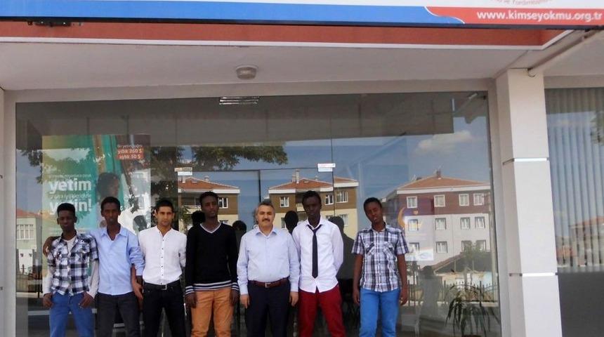 Somalili &Ouml;ğrenciler Kimse Yok Mu Derneği'ni Ziyaret Etti