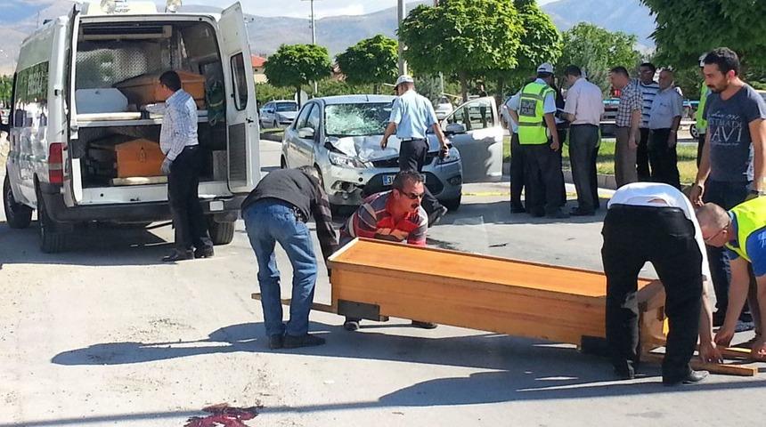 Ereğli'de Trafik Kazası: 2 &Ouml;l&uuml;