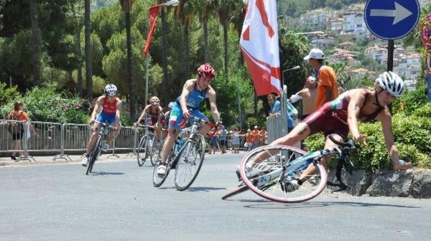 Avrupa Triatlon Şampiyonası'nda Korkutan Kaza