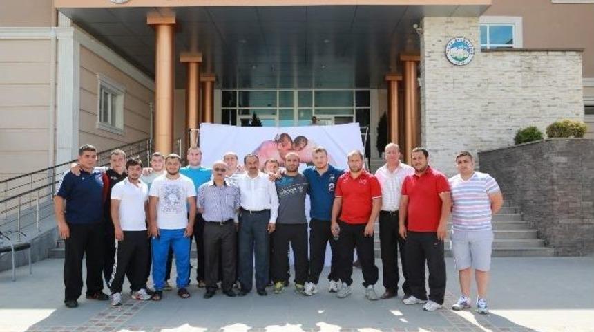 Talas Karakucak G&uuml;reşlerinde Nefesler Tutuldu