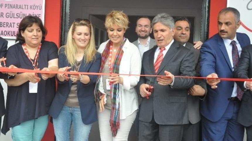 &Uuml;nl&uuml; Sanat&ccedil;ı G&uuml;lben Ergen Trabzon'da Anaokulu A&ccedil;ılışına Katıldı