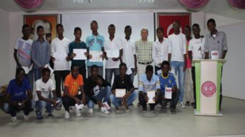 T&uuml;rk&ccedil;elerini Yeni Yeni Geliştiren 21 Somalili &Ouml;ğrenciden &Uuml;&ccedil;&uuml; Teşekk&uuml;r Aldı