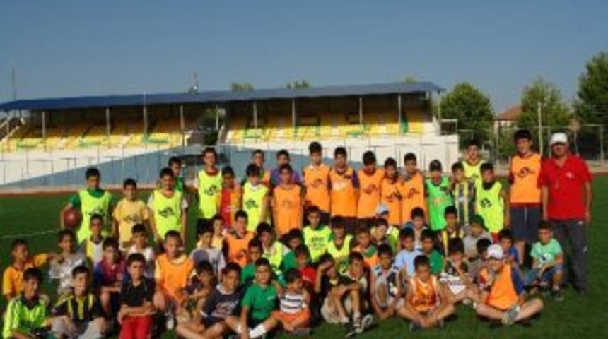 G&ouml;lbaşı İl&ccedil;esi&rsquo;nde Futbol Yaz Okulu Başladı