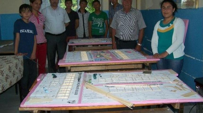 Korkuteli'nde &Ouml;ğrencilere Model U&ccedil;ak Kursu