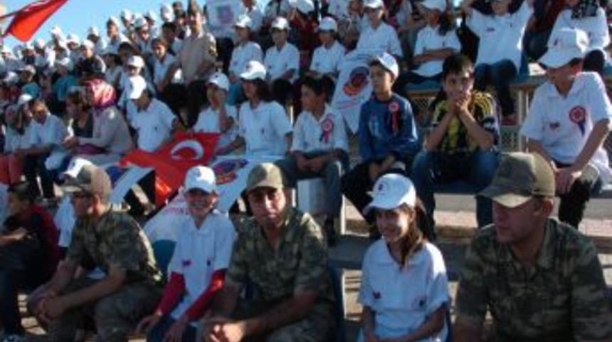 Mehmet&ccedil;ik, 10 &Ouml;ğrenciye Bisiklet Hediye Etti