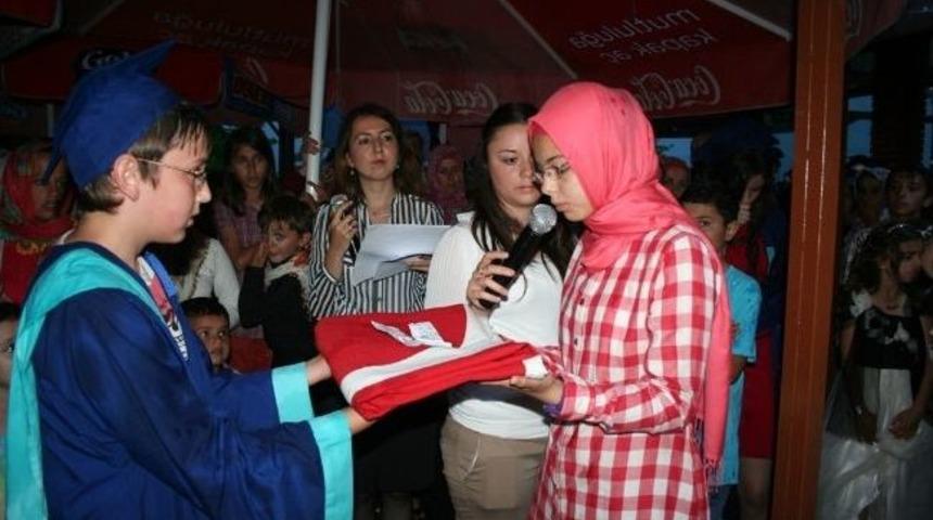 Boyalıca'da Mezuniyet Sevinci