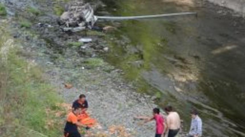 Zonguldak'ta Otomobil Dereye U&ccedil;tu: 1'i Ağır 4 Yaralı