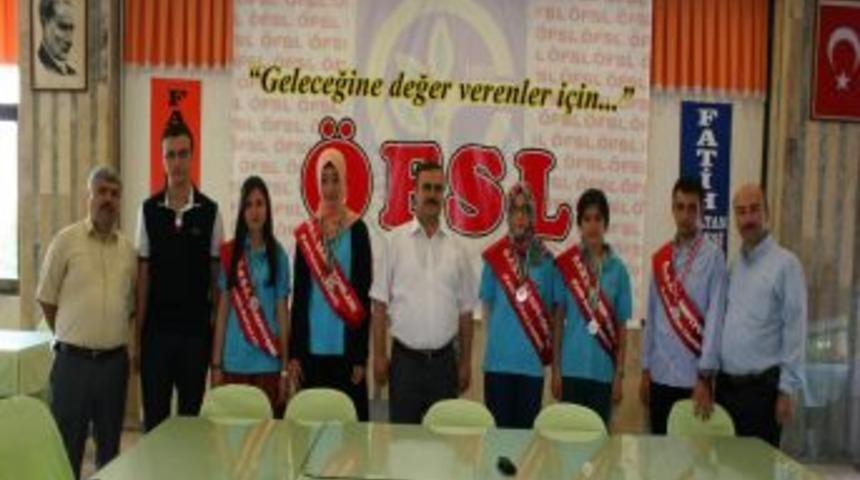 Fatih Sultan Lisesi, Nijer&rsquo;den Madalya Ile D&ouml;nd&uuml;