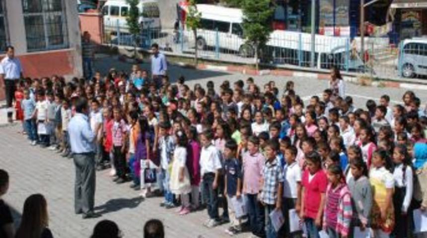 Yozgat&rsquo;ın Il&ccedil;elerinde &Ouml;ğrencilerin Karne Sevinci