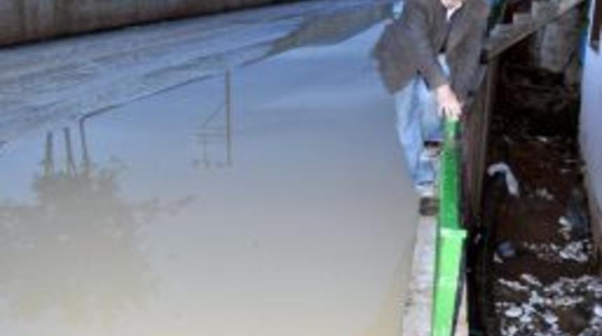 K&uuml;tahya'da Sağanak Yağış: 20 Evi Su Bastı