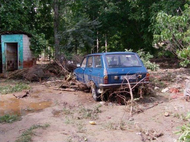 Kiraz Belediyesi Sel Felaketine Uğrayan K&ouml;ye Yardım Elini Uzattı 1