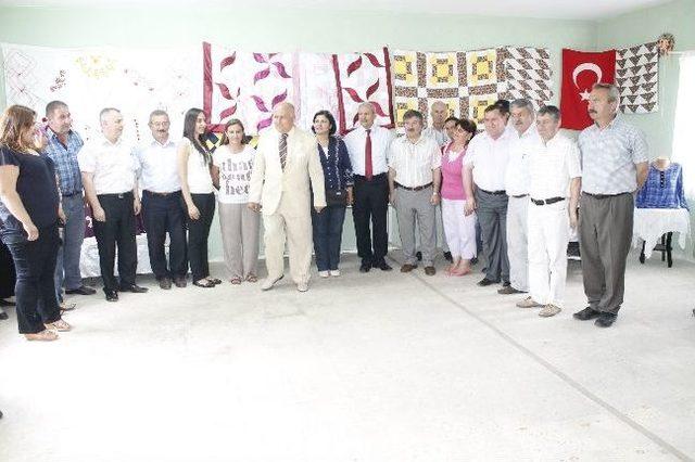 Sergi A&ccedil;ılışında 4 Dakika Saygı Duruşunda Bulundular 2