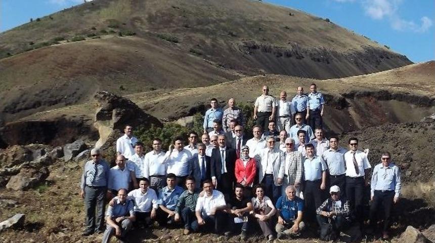 Unesco Jeoparklar Ağı Denet&ccedil;isi Sch&ouml;ller, Kula Volkanik Jeoparkı'na Hayran Kaldı