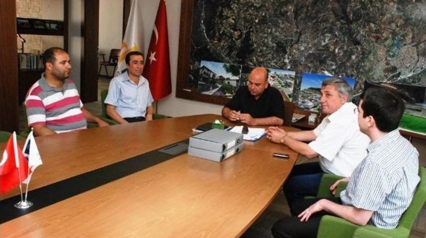 Gediz Uluoymak 1 Eyl&uuml;l Spor Kul&uuml;b&uuml;'nden Başkan Saraoğlu'na &Ouml;zel Takım Forması