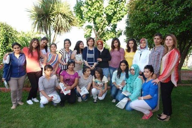 Kız Yetiştirme Yurdunda Kalan &Ouml;ğrenciler, Valilik Konağında Ağırlandı 1