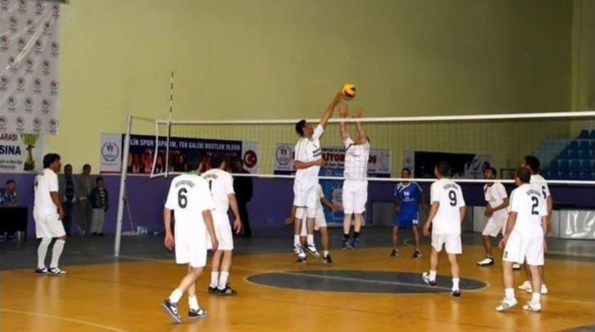 Kaymakamlık Voleybol Kupasını Erciş Şeker Fabrikası Kazandı