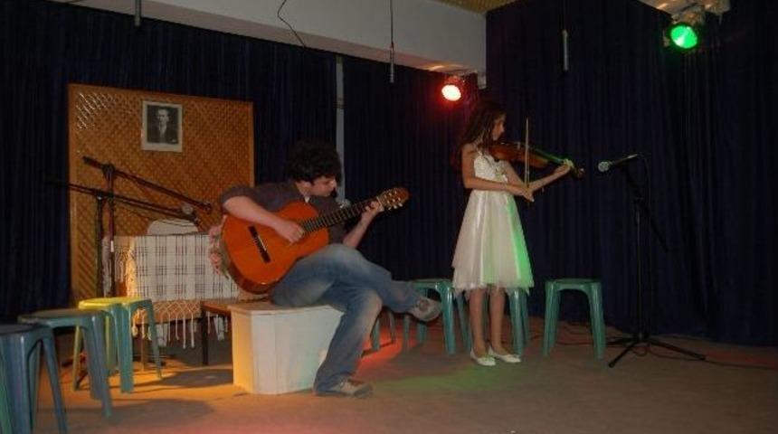 Beşinci Sınıf &Ouml;ğrencilerinden Tiyatro G&ouml;sterisi