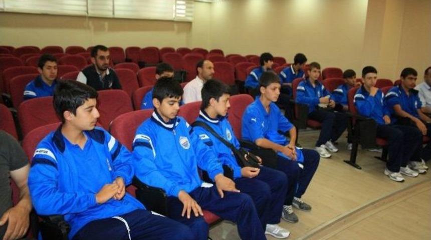 Geleceğin Futbolcuları İstanbul Yolunda