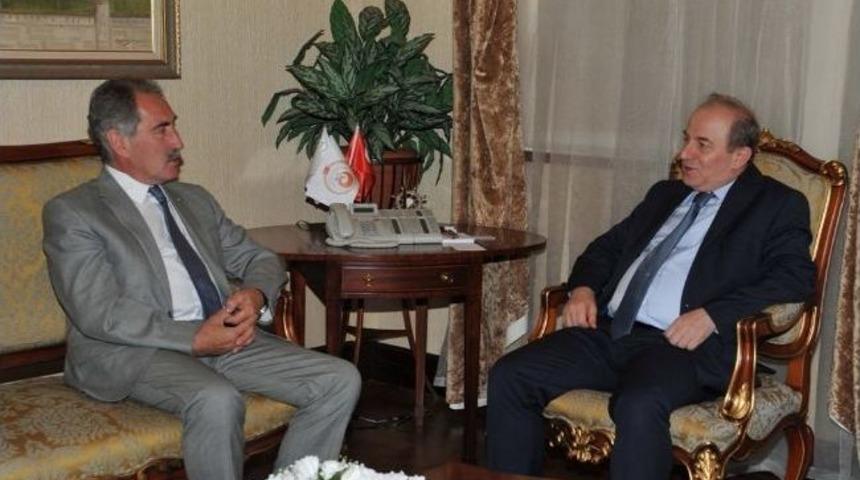 G&uuml;nay, Vali &Ouml;zt&uuml;rk&rsquo;&uuml; Ziyaret Etti