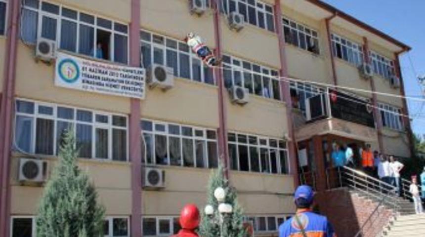 Elazığ'da Ger&ccedil;eği Aratmayan Yangın Tatbikatı