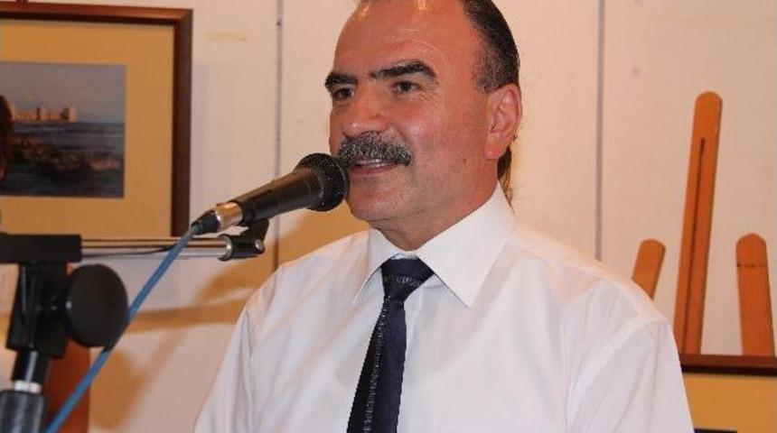 Dr. İnce İmza G&uuml;n&uuml;nde Okurlarıyla Buluştu