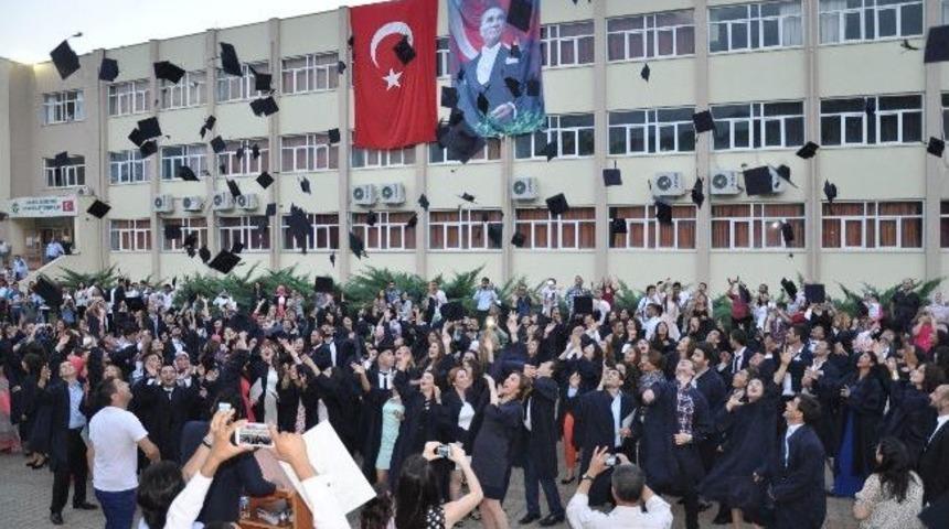 Kozan Meslek Y&uuml;ksek Okulunda Mezuniyet Coşkusu