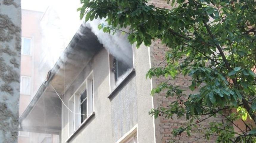 Afyonkarahisar&rsquo;da M&uuml;ltecilerin Kaldığı Evde Yangın &Ccedil;ıktı