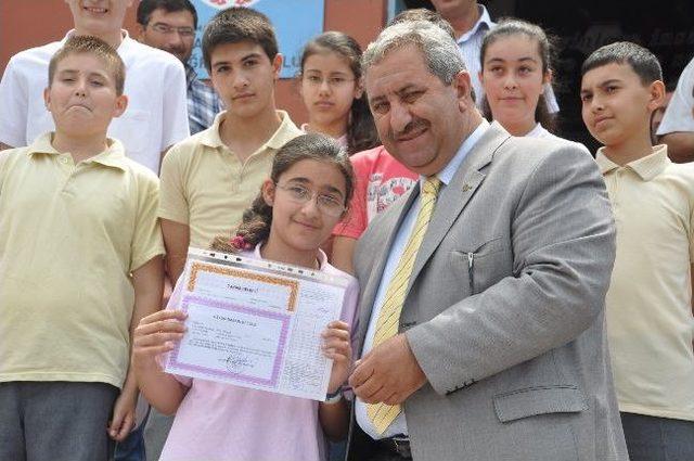 Soma da 20 Bin Öğrenci Karne Sevinci Yaşadı 1