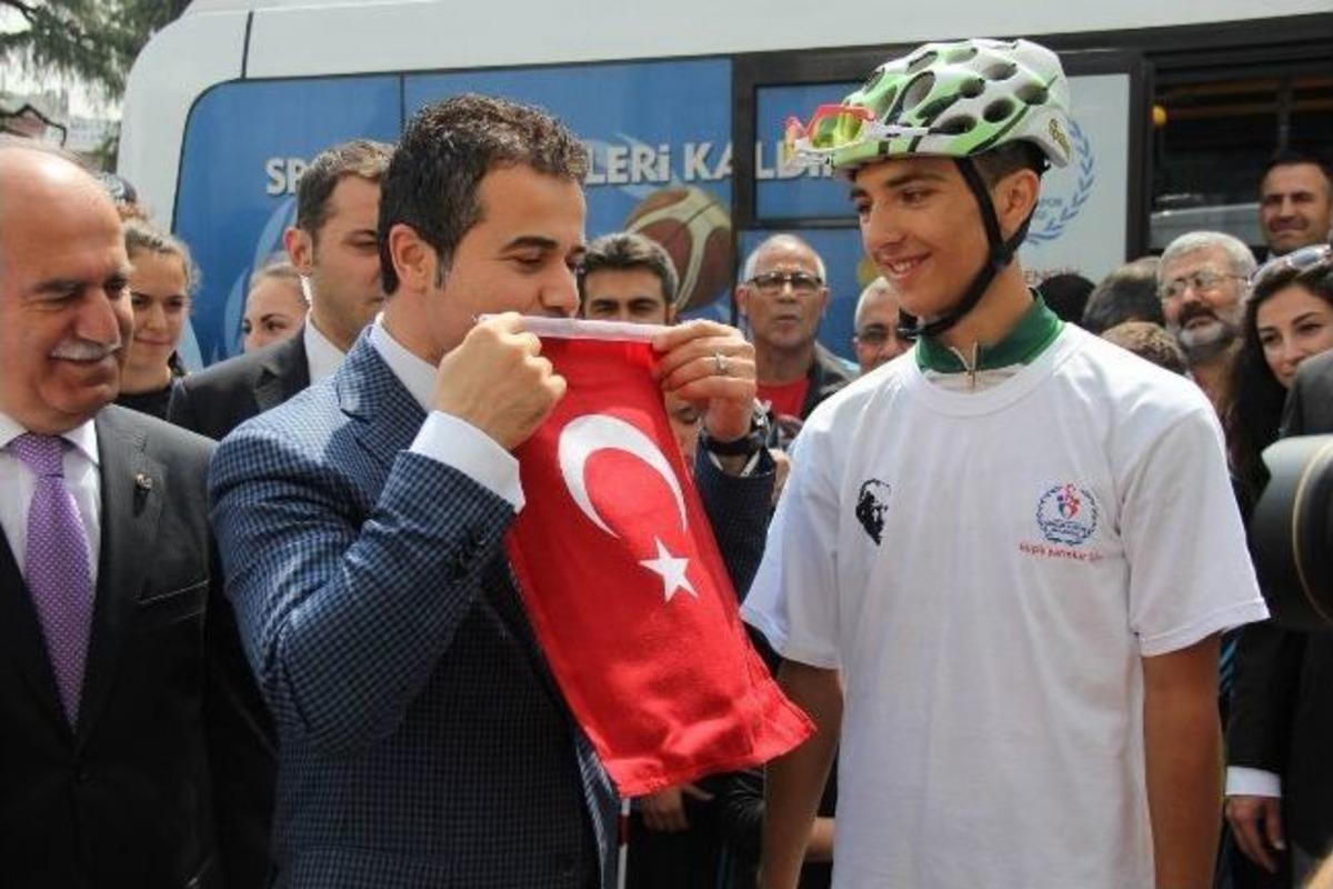 Suat Kılı&ccedil;: &ldquo;u 20 Yeni Messi'lerin Ronaldo'ların &Ccedil;ıkacağı Yerdir, Salih U&ccedil;an Yeni Messi Olabilir&rdquo;