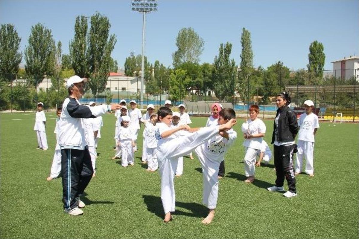 Taekwondoculara Olimpiyat Tiş&ouml;rt Ve Şapkası