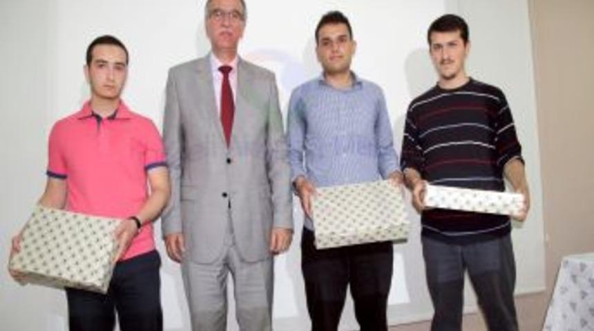 Kitap Okuma Yarışmasında Dereceye Girenler &Ouml;d&uuml;llerine Kavuştu