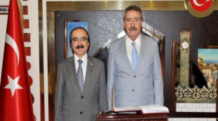 Diyarbakır Valisi Kıra&ccedil;, Adana Valisi Coş'u Ziyaret Etti