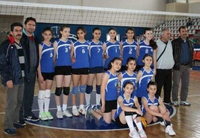 İl Özel İdare'nin Küçük Kızları Voleybol Türkiye Finallerinde