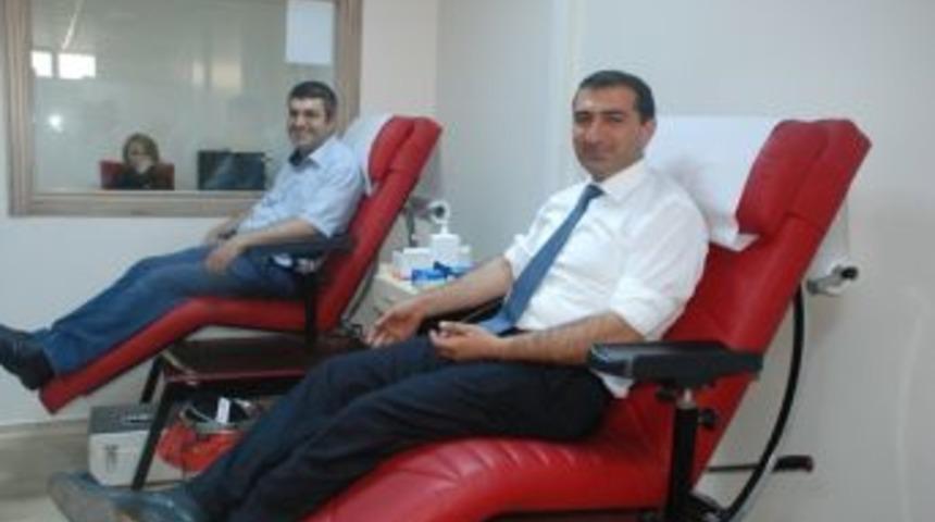 G&ouml;n&uuml;ll&uuml; kan bağış&ccedil;ıları &ouml;d&uuml;llendirildi