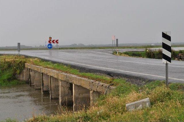 Korkulukları Olmayan Köprü Tehlike Saçıyor