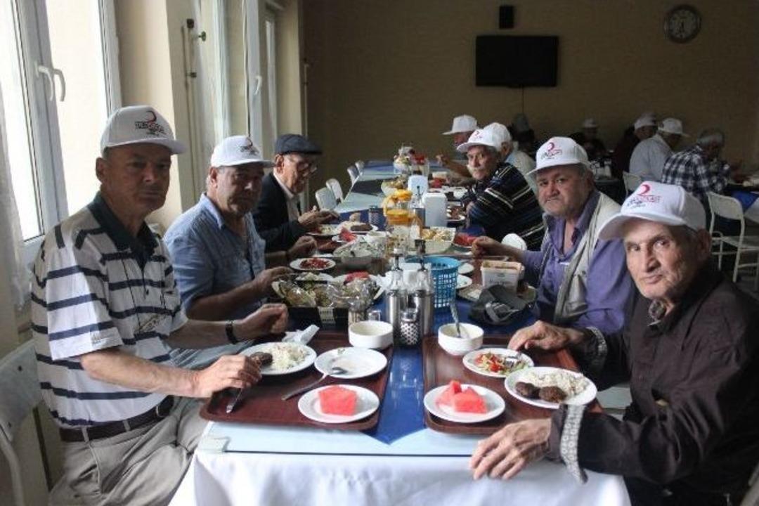 Huzurevi Sakinlerine Bahar Pikniği