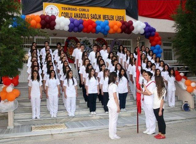 Sağlık Meslek Lisesinde Mezuniyet Coşkusu 1