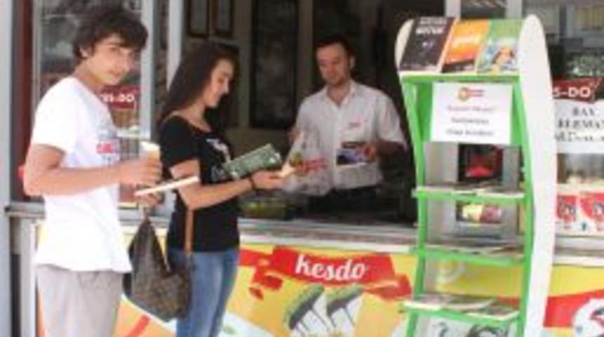 KESDO, Dondurma Alana Kitap Hediye Ediyor
