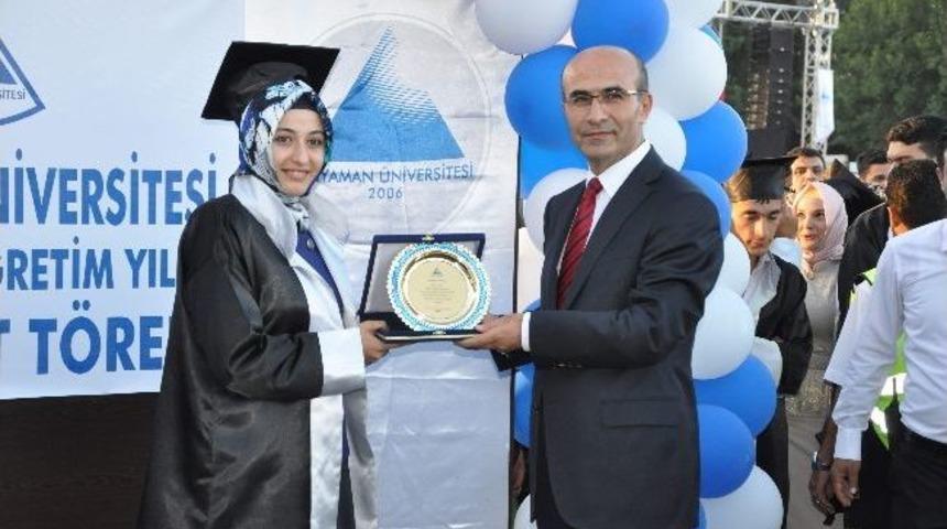 Adıyaman &Uuml;niversitesi'nde 2012-2013 &Ouml;ğretim Yılı Muhteşem Bir T&ouml;renle Sona Erdi