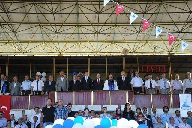 Adıyaman &Uuml;niversitesi nde 2012-2013 &Ouml;ğretim Yılı Muhteşem Bir T&ouml;renle Sona Erdi 2