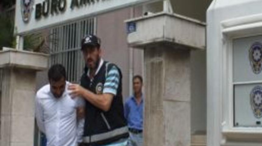 Askeri Kamuflajla Otomobil &Ccedil;almaya Kalkıştılar