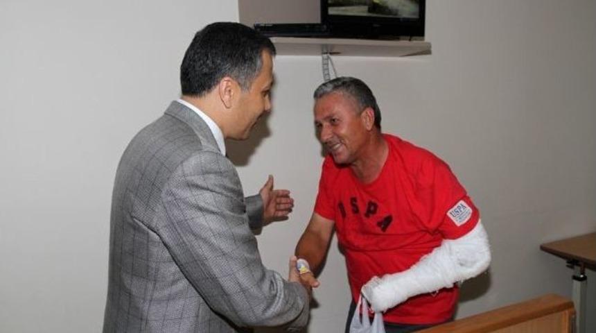 Vali Yerlikaya'dan Silahlı Saldırıda Yaralanan Başkana Ziyaret