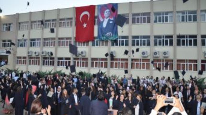 Kozan Meslek Y&uuml;ksek Okulu'nda Mezuniyet Coşkusu