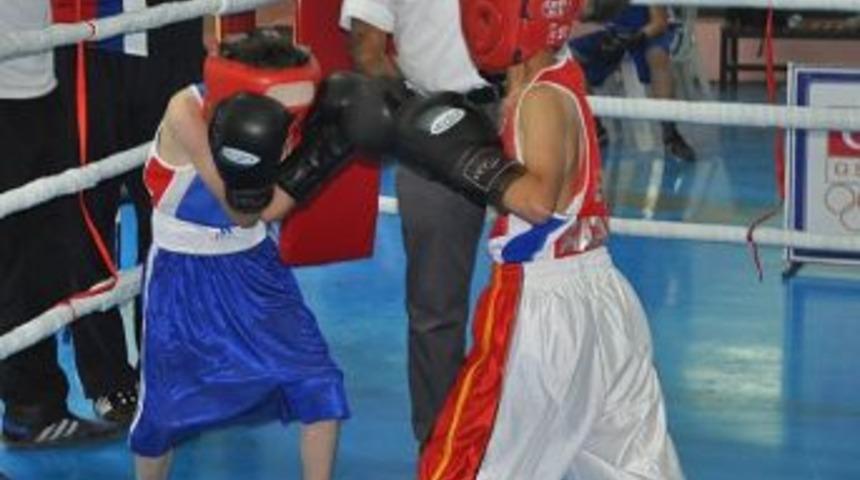 &Uuml;st Minikler Boks İl Se&ccedil;meleri Yapıldı