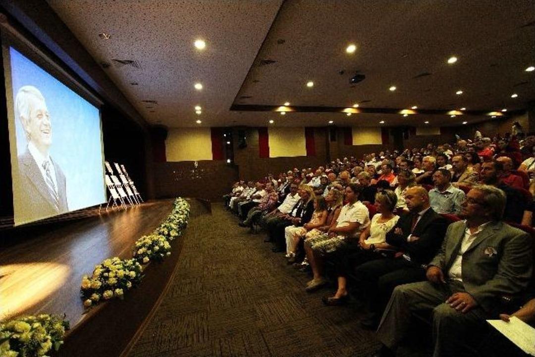 Karşıyaka Efsane Başkanı Unutmadı