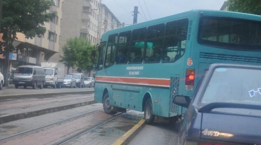 Uyanık Şof&ouml;r Trafiği Kilitledi